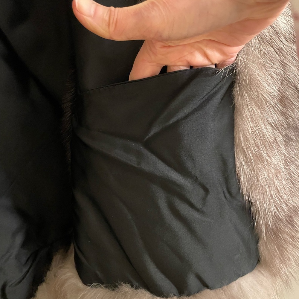 MINT cond GENUINE fully let out SAGA black MINK FUR cape with pastel FOX trim - Picture 6 of 10